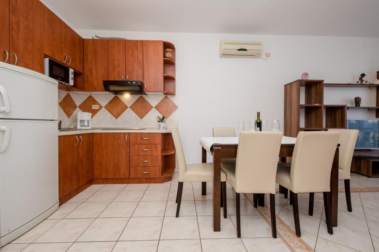 Apartments And Rooms By The Sea Supetarska Draga - Gornja, Rab - 11579 Екстер'єр фото