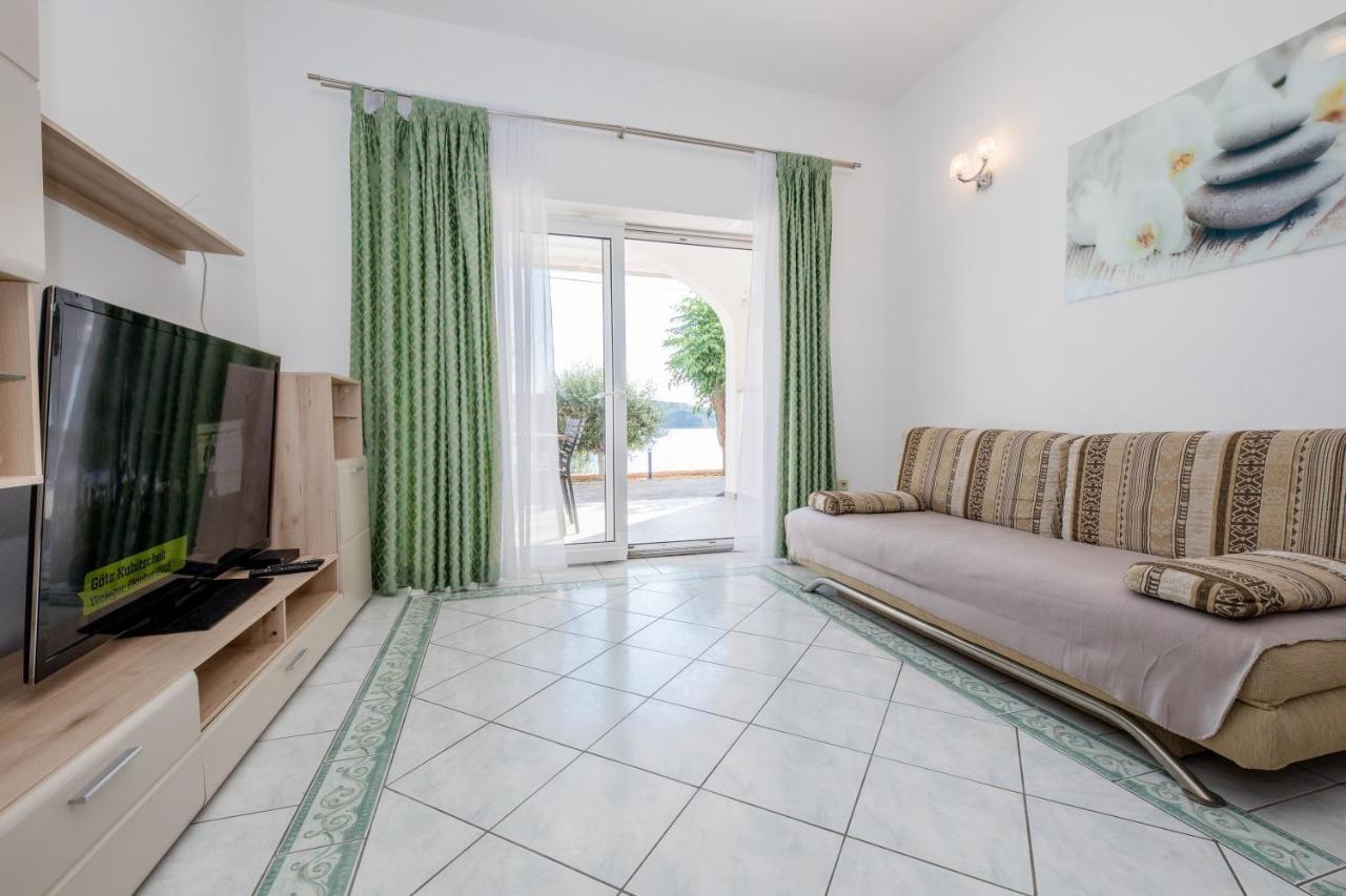 Apartments And Rooms By The Sea Supetarska Draga - Gornja, Rab - 11579 Екстер'єр фото