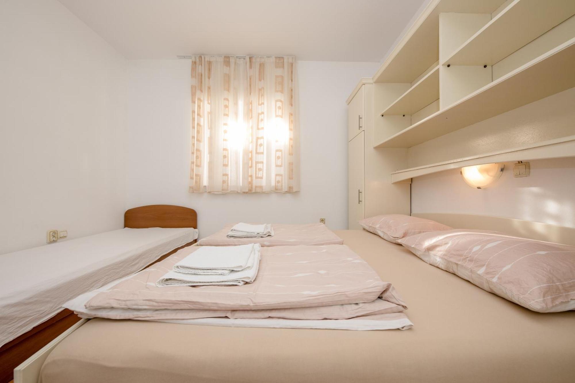 Apartments And Rooms By The Sea Supetarska Draga - Gornja, Rab - 11579 Номер фото